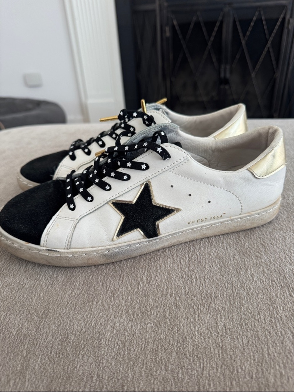 Vintage Havana Bianca White Sneakers with Black Star and Gold Heel - Picture 3 of 9